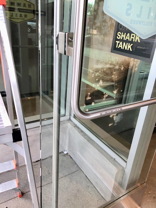 Pushbar exit device for commercial glass door